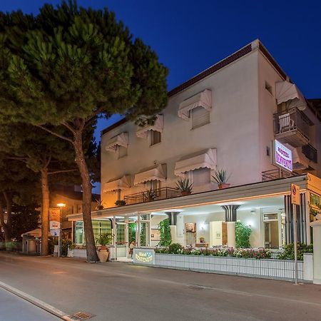 Hotel Benvenuti Гаттео-а-Маре Экстерьер фото