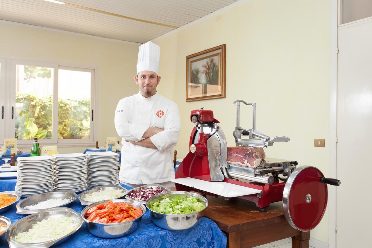 Hotel Benvenuti Гаттео-а-Маре Экстерьер фото